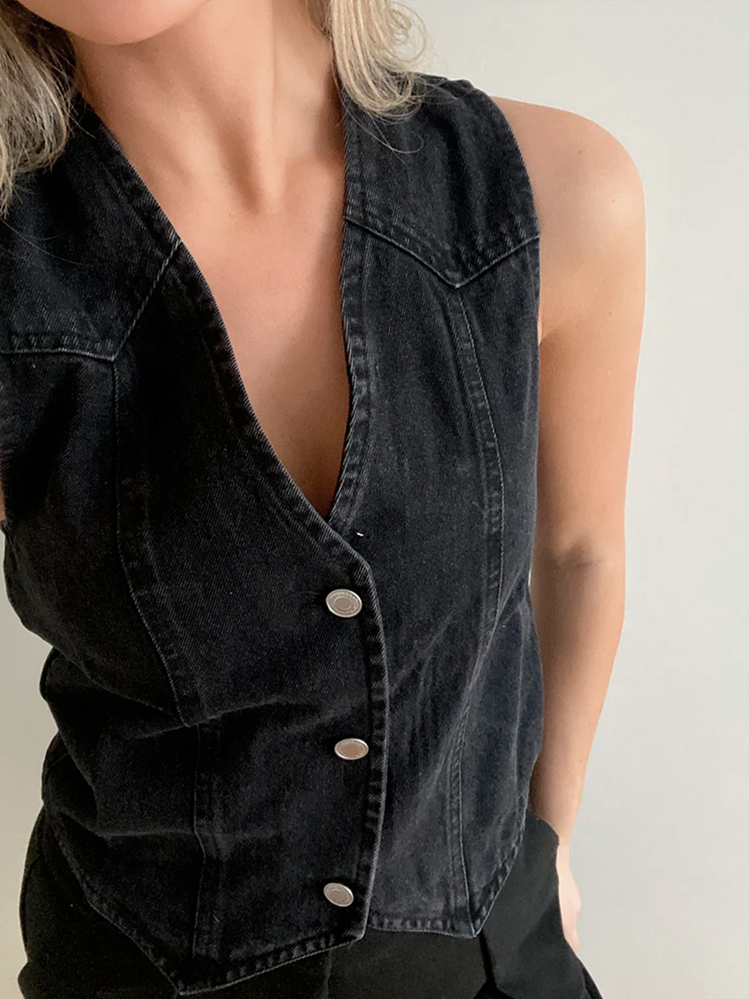 Elena Vest - Black