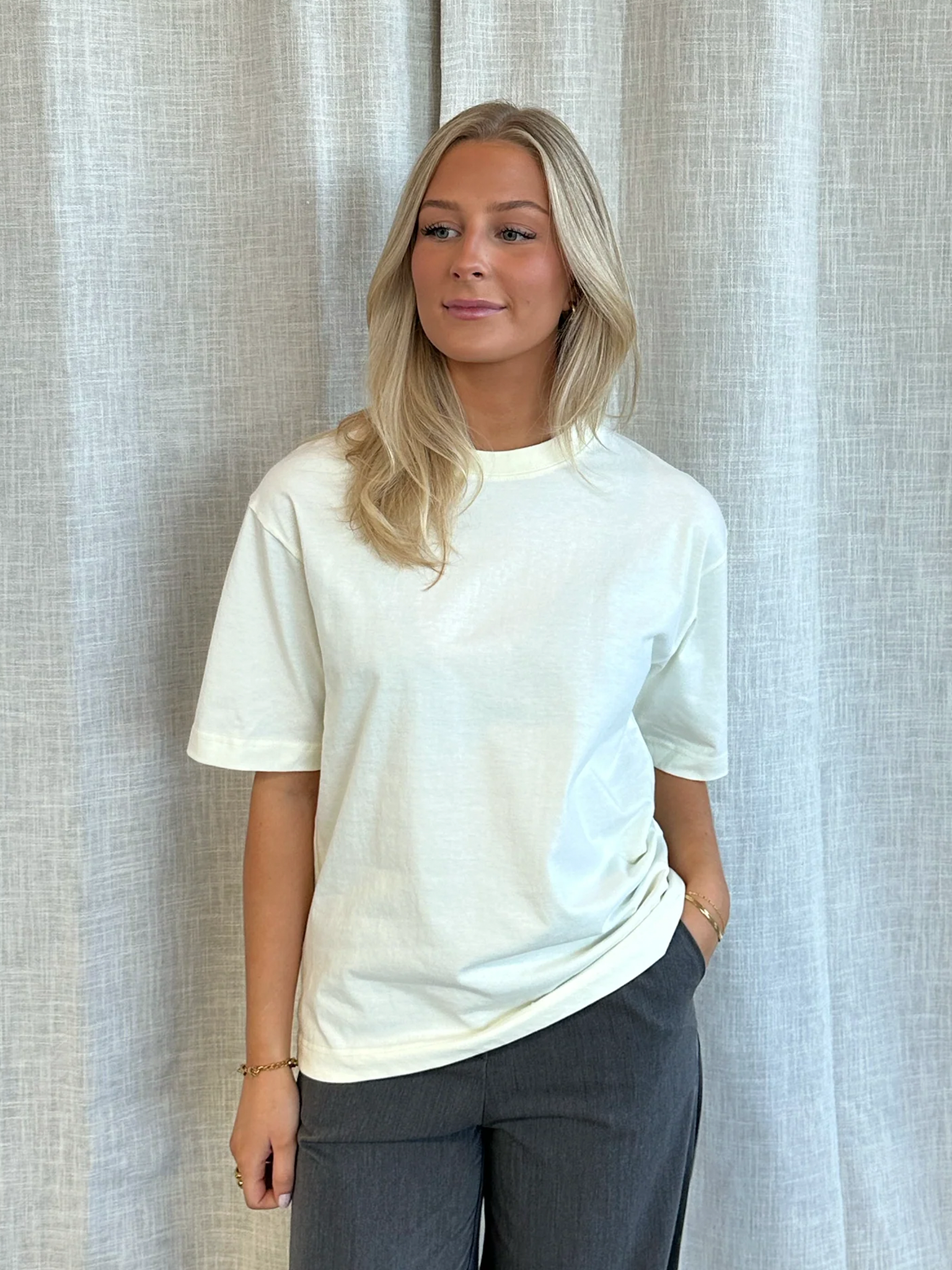 Ava T-shirt - Creme White